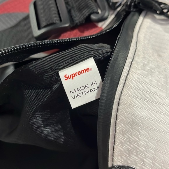 Supreme SS/21 Red Camo Duffle Bag - Picture 13 of 15